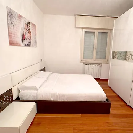 Venice Sweet Flat