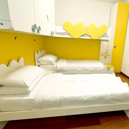 Venice Sweet Flat